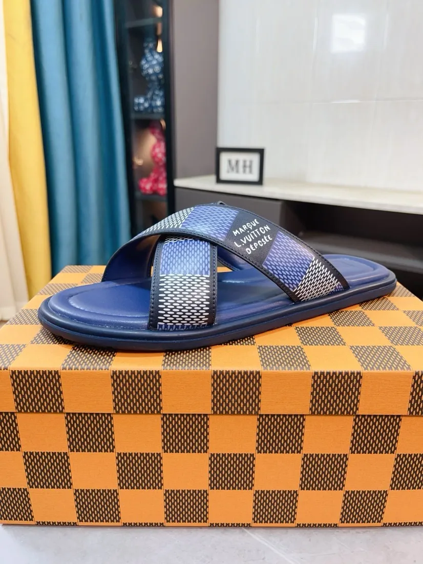Men's shoes 💰340🌹🌹 (lv-Louis Vuitton) New men's slippers, high-end boutique, exquisite embossed logo decoration on the upper, fine workmanship, super soft soles, casual, loose and comfortable, a must-have in summer! \nsize：38-44